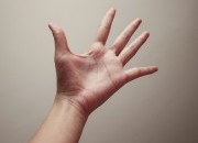 O significado da letra M na palma da mão