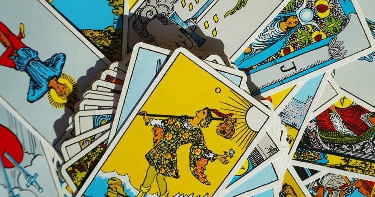 7 formas de usar o Tarot para facilitar a sua vida diária